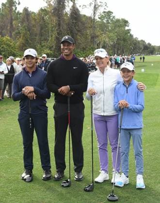 Sport Bilder des Tages December 15, 2023, Orlando, Florida, United States: Tiger Woods and his son, Charlie Woods (left), pose with Annika Sorenstam and her son, Will McGee (right) before the start of the Pro-Am at the PNC Championship golf tournament at the Ritz-Carlton Golf Club. Orlando United States - ZUMAs197 20231215_aab_s197_054 Copyright: xPaulxHennessyx