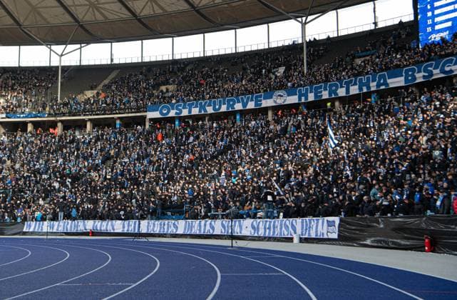 Fussball, Herren, Saison 2023 2024, 2. Bundesliga (17. Spieltag), Hertha BSC - VfL Osnabrück, Fans von Hertha mit Transparent, Wir werden kein Teil eures Deals sein - scheiß DFL!, 16.12. 2023,