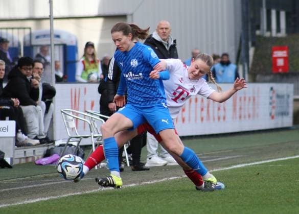 16.12.2023, xgrfx, Fussball 1.Bundesliga Damen, 1.FC Koeln - SGS Essen emspor, v.l. Lena Ostermeier (SGS Essen) (DFL DFB REGULATIONS PROHIBIT ANY USE OF PHOTOGRAPHS as IMAGE SEQUENCES and or QUASI-VIDEO) Koeln