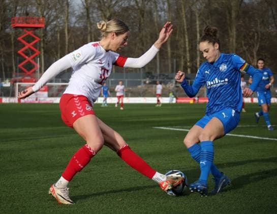 16.12.2023, xgrfx, Fussball 1.Bundesliga Damen, 1.FC Koeln - SGS Essen emspor, v.l. Sharon beck (1.FC Köln), Jaquline Meißner (SGS Essen) (DFL DFB REGULATIONS PROHIBIT ANY USE OF PHOTOGRAPHS as IMAGE SEQUENCES and or QUASI-VIDEO) Koeln