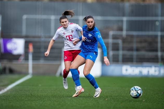 GOOGLE PIXEL Frauen Bundesliga: 1. FC Köln - SGS Essen; 16.12.2023 Zweikampf Martyna Wiankowska (1. FC Köln, 26), Laureta Elmazi (SGS Essen, 11) GOOGLE PIXEL Frauen Bundesliga, 1. FC Köln - SGS Essen, Koeln, Franz-Kremer-Stadion am 16.12.2023 DFB REGULATIONS PROHIBIT ANY USE OF PHOTOGRAPHS AS IMAGE SEQUENCES AND OR QUASI-VIDEO. Copyright: xBEAUTIFULxSPORTS Wunderlx