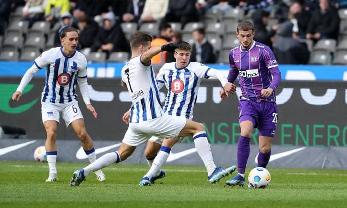 Florian Niederlechner, Gustav Christensen, Michaël Cuisance Zweikampf Spielszene Aktion Fußball Fussball DFL 2.Bundesliga Herren 17.Spieltag Saison 2023 2024 16.12.2023 Hertha BSC Berlin vs. VfL Osnabrück DFL regulations prohibit any use of photographs as image sequences and or quasi-video