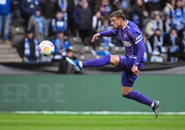 Fussball 2. Bundesliga, Hertha BSC - VfL Osnabrück 16.12.2023, xdanx, Fussball 2. Bundesliga, Hertha BSC - VfL Osnabrück, v.l. Michael Cuisance (VfL Osnabrück 27) (DFL DFB REGULATIONS PROHIBIT ANY USE OF PHOTOGRAPHS as IMAGE SEQUENCES and or QUASI-VIDEO) Foto: Daniel Lakomski Mix1 Berlin Olympiastadion Berlin Berlin Deutschland (DE)