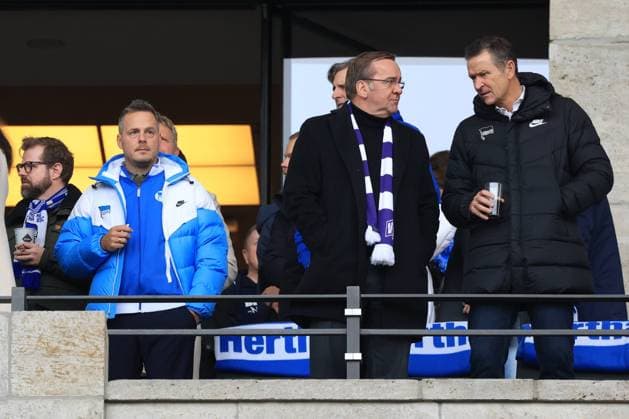 DEU, DFL, 2. FBL, Hertha BSC vs. VFL Osnabrueck, 16.12.2023, Berliner Olympiastadion, Berlin, DEU, DFL, 2. FBL, Hertha BSC vs. VFL Osnabrueck, im Bild Boris Pistorius (Verteidigungsminister), Thomas Herrich (Hertha Geschaeftsleitung), Praesident Kay Bernstein (Hertha BSC Berlin) DFL - regulations prohibit any use of Photographs as image sequences and or quasi-video Foto: Juergen Engler nordphoto GmbH