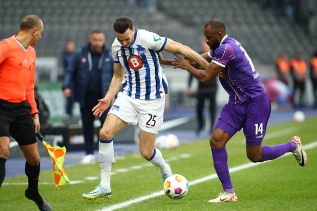 16.12.2023, xtgx, Fussball 2.Bundesliga, Hertha BSC Berlin - VfL Osnabrück emspor, v.l. Haris Tabakovic (Hertha BSC Berlin) Oumar Diakhite (VfL Osnabrueck Osnabrück) Zweikampf, Aktion, action, battle for the ball (DFL DFB REGULATIONS PROHIBIT ANY USE OF PHOTOGRAPHS as IMAGE SEQUENCES and or QUASI-VIDEO) Berlin