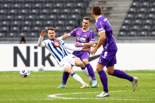 16.12.2023, xtgx, Fussball 2.Bundesliga, Hertha BSC Berlin - VfL Osnabrück emspor, v.l. Pascal Klemens (Hertha BSC Berlin) Erik Engelhardt (VfL Osnabrueck Osnabrück) Zweikampf, Aktion, action, battle for the ball (DFL DFB REGULATIONS PROHIBIT ANY USE OF PHOTOGRAPHS as IMAGE SEQUENCES and or QUASI-VIDEO) Berlin
