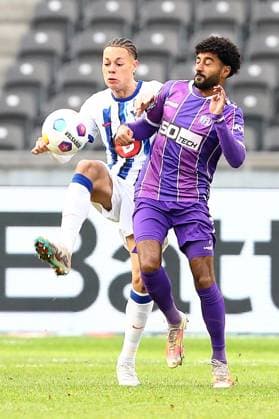 16.12.2023, xtgx, Fussball 2.Bundesliga, Hertha BSC Berlin - VfL Osnabrück emspor, v.l. Derry Scherhant (Hertha BSC Berlin) Noel Niemann (VfL Osnabrueck Osnabrück) Zweikampf, Aktion, action, battle for the ball (DFL DFB REGULATIONS PROHIBIT ANY USE OF PHOTOGRAPHS as IMAGE SEQUENCES and or QUASI-VIDEO) Berlin