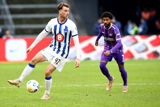 16.12.2023, xtgx, Fussball 2.Bundesliga, Hertha BSC Berlin - VfL Osnabrück emspor, v.l. Pascal Klemens (Hertha BSC Berlin) Noel Niemann (VfL Osnabrueck Osnabrück) Zweikampf, Aktion, action, battle for the ball (DFL DFB REGULATIONS PROHIBIT ANY USE OF PHOTOGRAPHS as IMAGE SEQUENCES and or QUASI-VIDEO) Berlin