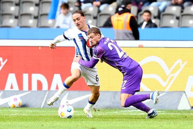 16.12.2023, xtgx, Fussball 2.Bundesliga, Hertha BSC Berlin - VfL Osnabrück emspor, v.l. Michal Karbownik (Hertha BSC Berlin) Michael Cuisance (VfL Osnabrueck Osnabrück) Zweikampf, Aktion, action, battle for the ball (DFL DFB REGULATIONS PROHIBIT ANY USE OF PHOTOGRAPHS as IMAGE SEQUENCES and or QUASI-VIDEO) Berlin