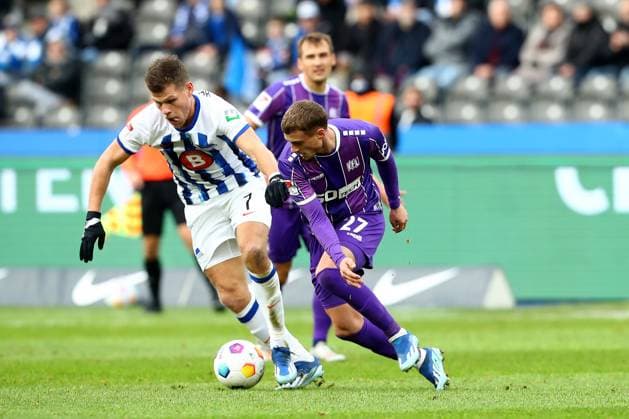 16.12.2023, xtgx, Fussball 2.Bundesliga, Hertha BSC Berlin - VfL Osnabrück emspor, v.l. Florian Niederlechner (Hertha BSC Berlin) Michael Cuisance (VfL Osnabrueck Osnabrück) Zweikampf, Aktion, action, battle for the ball (DFL DFB REGULATIONS PROHIBIT ANY USE OF PHOTOGRAPHS as IMAGE SEQUENCES and or QUASI-VIDEO) Berlin