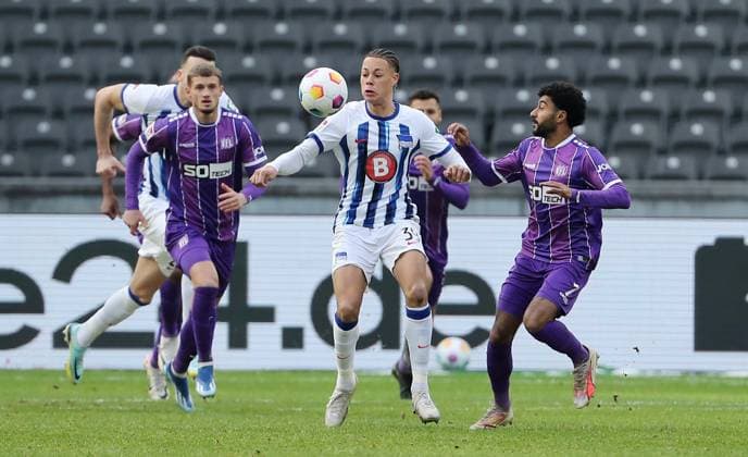 Derry Scherhant, Noel Niemann Zweikampf Spielszene Aktion Fußball Fussball DFL 2.Bundesliga Herren 17.Spieltag Saison 2023 2024 16.12.2023 Hertha BSC Berlin vs. VfL Osnabrück DFL regulations prohibit any use of photographs as image sequences and or quasi-video