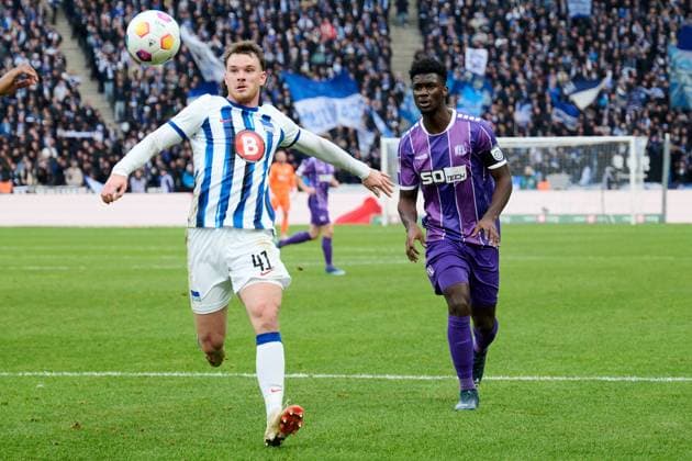 Pascal Klemens (Hertha BSC, 41), Maxwell Gyamfi (Vfl Osnabrueck, 04) GER, Hertha BSC vs. Vfl Osnabrueck, Fussball Herren, 2. Bundesliga, Saison 2023 2024, 17. Spieltag, 16.12.2023. (DFL REGULATIONS PROHIBIT ANY USE OF PHOTOGRAPHS AS IMAGE SEQUENCES AND OR QUASI - VIDEO). GER, Hertha BSC vs. Vfl Osnabrueck, Fussball Herren, 2. Bundesliga, Saison 2023 2024, 17. Spieltag, 16.12.2023. Berlin