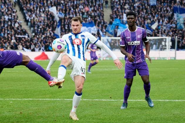 Pascal Klemens (Hertha BSC, 41), Maxwell Gyamfi (Vfl Osnabrueck, 04) GER, Hertha BSC vs. Vfl Osnabrueck, Fussball Herren, 2. Bundesliga, Saison 2023 2024, 17. Spieltag, 16.12.2023. (DFL REGULATIONS PROHIBIT ANY USE OF PHOTOGRAPHS AS IMAGE SEQUENCES AND OR QUASI - VIDEO). GER, Hertha BSC vs. Vfl Osnabrueck, Fussball Herren, 2. Bundesliga, Saison 2023 2024, 17. Spieltag, 16.12.2023. Berlin