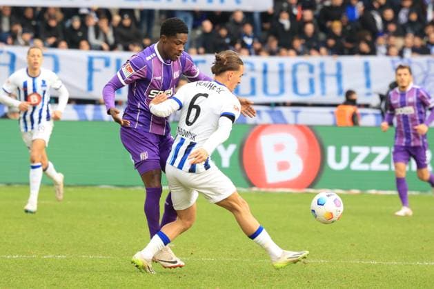 DEU, DFL, 2. FBL, Hertha BSC vs. VFL Osnabrueck, 16.12.2023, Berliner Olympiastadion, Berlin, DEU, DFL, 2. FBL, Hertha BSC vs. VFL Osnabrueck, im Bild Michat Karbownik (Hertha BSC Berlin 6), Youssef Amyn (VFL Osnabrueck 17) DFL - regulations prohibit any use of Photographs as image sequences and or quasi-video Foto: Juergen Engler nordphoto GmbH