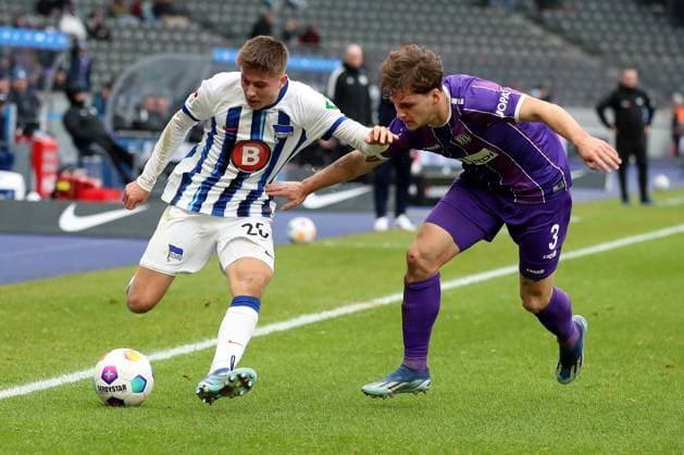 16.12.2023, xtgx, Fussball 2.Bundesliga, Hertha BSC Berlin - VfL Osnabrück emspor, v.l. Gustav Christensen (Hertha BSC Berlin) Florian Kleinhansl (VfL Osnabrueck Osnabrück) Zweikampf, Aktion, action, battle for the ball (DFL DFB REGULATIONS PROHIBIT ANY USE OF PHOTOGRAPHS as IMAGE SEQUENCES and or QUASI-VIDEO) Berlin