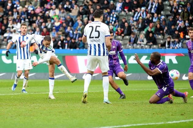 16.12.2023, xtgx, Fussball 2.Bundesliga, Hertha BSC Berlin - VfL Osnabrück emspor, v.l. Derry Scherhant (Hertha BSC Berlin) Torschuss (DFL DFB REGULATIONS PROHIBIT ANY USE OF PHOTOGRAPHS as IMAGE SEQUENCES and or QUASI-VIDEO) Berlin