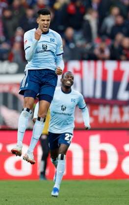 Bild: Torschuetze Robert Glatzel (Hamburger SV, 9) und Jean-Luc Dompe (Hamburger SV, 27) Jubel nach dem Tor zum 1:0, jubelnd, bejubelt, jubelt, jubeln, emotionen. (l-r). 16.12.2023, Fussball, 2. Bundesliga, 1. FC Nürnberg - Hamburger SV, GER, Nuernberg, Max-Morlock-Stadion, DFL REGULATIONS PROHIBIT ANY USE OF PHOTOGRAPHS AS IMAGE SEQUENCES AND OR QUASI-VIDEO.