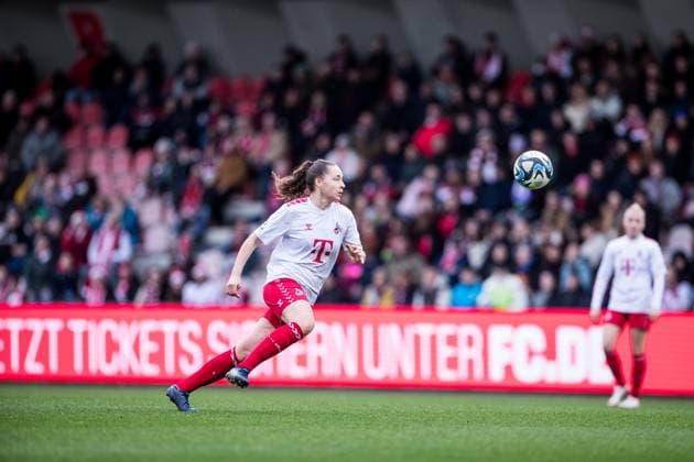 GOOGLE PIXEL Frauen Bundesliga: 1. FC Köln - SGS Essen; 16.12.2023 Lotta Cordes (1. FC Köln, 6) am Ball GOOGLE PIXEL Frauen Bundesliga, 1. FC Köln - SGS Essen, Koeln, Franz-Kremer-Stadion am 16.12.2023 DFB REGULATIONS PROHIBIT ANY USE OF PHOTOGRAPHS AS IMAGE SEQUENCES AND OR QUASI-VIDEO. Copyright: xBEAUTIFULxSPORTS Wunderlx