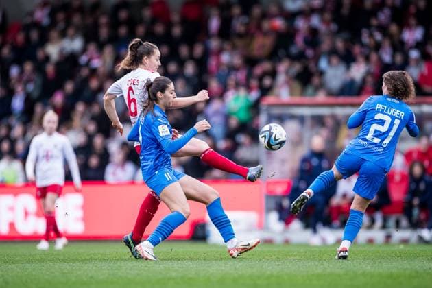 GOOGLE PIXEL Frauen Bundesliga: 1. FC Köln - SGS Essen; 16.12.2023 Zweikampf Lotta Cordes (1. FC Köln, 6), Laureta Elmazi (SGS Essen, 11) GOOGLE PIXEL Frauen Bundesliga, 1. FC Köln - SGS Essen, Koeln, Franz-Kremer-Stadion am 16.12.2023 DFB REGULATIONS PROHIBIT ANY USE OF PHOTOGRAPHS AS IMAGE SEQUENCES AND OR QUASI-VIDEO. Copyright: xBEAUTIFULxSPORTS Wunderlx