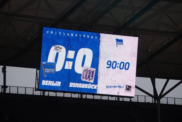 Fussball, Herren, Saison 2023 2024, 2. Bundesliga (17. Spieltag), Hertha BSC - VfL Osnabrück, Anzeigetafel mit 0:0-Endstand, 16.12. 2023,
