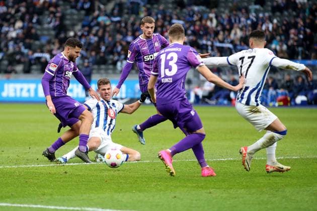 16.12.2023, xtgx, Fussball 2.Bundesliga, Hertha BSC Berlin - VfL Osnabrück emspor, v.l. Haris Tabakovic (Hertha BSC Berlin) Dave Gnaase (VfL Osnabrueck Osnabrück) Zweikampf, Aktion, action, battle for the ball (DFL DFB REGULATIONS PROHIBIT ANY USE OF PHOTOGRAPHS as IMAGE SEQUENCES and or QUASI-VIDEO) Berlin