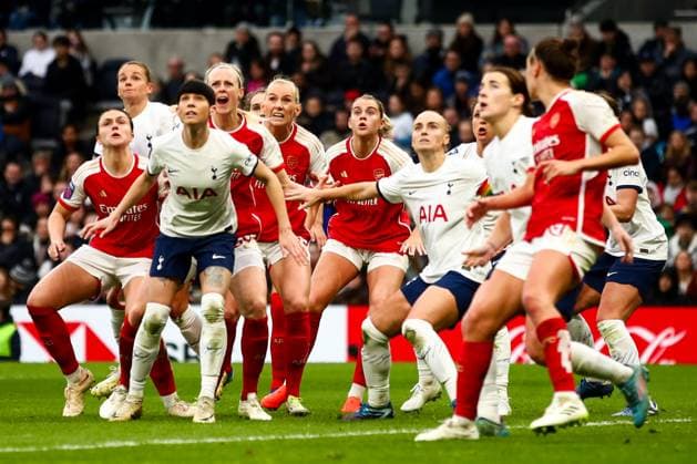 Sport Themen der Woche KW50 Sport Bilder des Tages Players of Arsenal and Tottenham during the Barclays FA Womens Super League game between Tottenham Hotspur and Arsenal at Tottenham Hotspur Stadium in London, England. (Liam Asman SPP)  Copyright: xLiamxAsman SPPx spp-en-LiAs-ASMAN-20231216-115-LMA37599