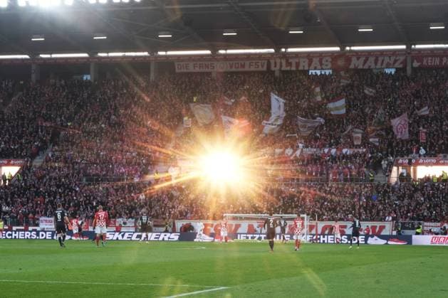 Bilder des Jahres 2023, Sport 12 Dezember Sport Themen der Woche KW50 Fussball-Bundesliga - Saison 2023 2024 Mewa-Arena Mainz - 16.12.2023 1. FSV Mainz 05 (mz) - 1. FC Heidenheim (hdh) Lichtblick im Mainzer Stadion DFL REGULATIONS PROHIBIT ANY USE OF PHOTOGRAPHS AS IMAGE SEQUENCES AND OR QUASI VIDEO EDITORIAL USE ONLY NATIONAL AND INTERNATIONAL NEWS AGENCIES OUT Fussball-Bundesliga - 1. FSV Mainz 05 *** Soccer Bundesliga Season 2023 2024 Mewa Arena Mainz 16 12 2023 1 FSV Mainz 05 mz 1 FC Heidenheim hdh Lichtblick im Mainzer Stadion DFL REGULATIONS PROHIBIT ANY USE OF PHOTOGRAPHS AS IMAGE SEQUENCES AND OR QUASI VIDEO EDITORIAL USE ONLY NATIONAL AND INTERNATIONAL NEWS AGENCIES OUT Soccer Bundesliga 1 FSV Mainz 05