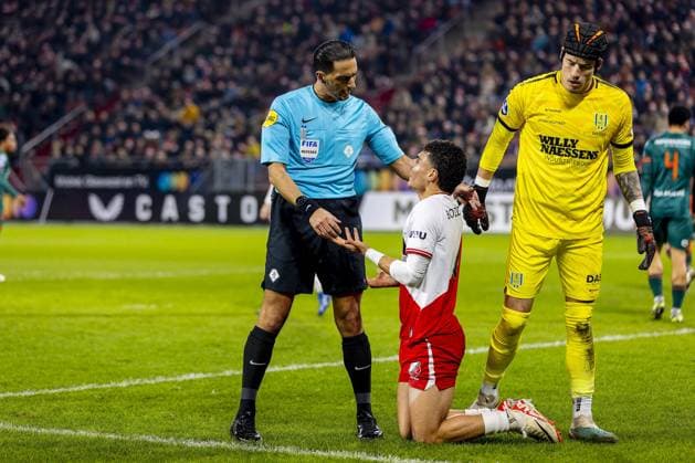 Sport Themen der Woche KW50 UTRECHT, 16-12-2023, Stadion Galgenwaard, Dutch Eredivisie football season 2023 2024, Utrecht - RKC. Utrecht midfielder Can BozdoÄüan (R) dejected during the game Utrecht - RKC. Utrecht - RKC  x23541847x Copyright: