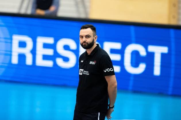 2. Bundesliga Frauen Pro: Schwarz-Weiss Erfurt vs. SSC Freisen; Erfurt; 16.12.2023 Trainer Mateusz Zarczynski (Trainer; Schwarz-Weiss Erfurt) 2. Bundesliga Frauen Pro: Schwarz-Weiss Erfurt vs. SSC Freisen; Riethsporthalle Erfurt; 16.12.2023 Copyright: xBEAUTIFULxSPORTS Duehringx