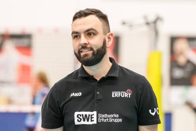 Mateusz Zarczynski (Schwarz-Weiss Erfurt, Trainer); Porträt, Einzelbild, 16.12.2023, Erfurt (Deutschland), Volleyball, 2. Bundesliga Frauen Pro, Schwarz-Weiss Erfurt - SSC Freisen