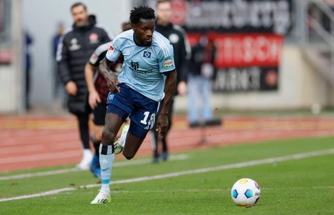 Bild: Bakery Jatta (Hamburger SV, 18). 16.12.2023, Fussball, 2. Bundesliga, 1. FC Nürnberg - Hamburger SV, GER, Nuernberg, Max-Morlock-Stadion, DFL REGULATIONS PROHIBIT ANY USE OF PHOTOGRAPHS AS IMAGE SEQUENCES AND OR QUASI-VIDEO.