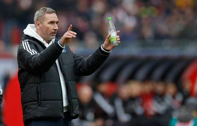 Bild: Trainer Tim Walter (Hamburger SV). 16.12.2023, Fussball, 2. Bundesliga, 1. FC Nürnberg - Hamburger SV, GER, Nuernberg, Max-Morlock-Stadion, DFL REGULATIONS PROHIBIT ANY USE OF PHOTOGRAPHS AS IMAGE SEQUENCES AND OR QUASI-VIDEO.