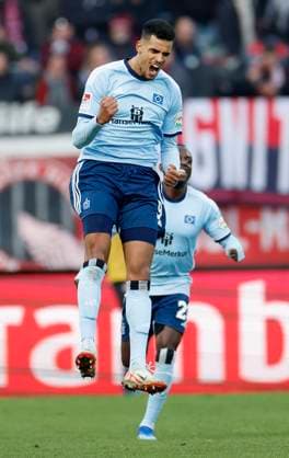 Bild: Torschuetze Robert Glatzel (Hamburger SV, 9) und Jean-Luc Dompe (Hamburger SV, 27) Jubel nach dem Tor zum 1:0, jubelnd, bejubelt, jubelt, jubeln, emotionen. (l-r). 16.12.2023, Fussball, 2. Bundesliga, 1. FC Nürnberg - Hamburger SV, GER, Nuernberg, Max-Morlock-Stadion, DFL REGULATIONS PROHIBIT ANY USE OF PHOTOGRAPHS AS IMAGE SEQUENCES AND OR QUASI-VIDEO.