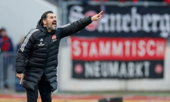 Bild: Trainer Cristian Fiel (1.FC Nuernberg). 16.12.2023, Fussball, 2. Bundesliga, 1. FC Nürnberg - Hamburger SV, GER, Nuernberg, Max-Morlock-Stadion, DFL REGULATIONS PROHIBIT ANY USE OF PHOTOGRAPHS AS IMAGE SEQUENCES AND OR QUASI-VIDEO.