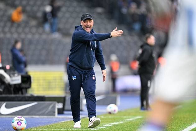 2. Bundesliga - Hertha BSC Berlin - VfL Osnabrück am 16.12.2023 im Olympiastadion in Berlin Trainer Pal Dardai (Hertha BSC Berlin) unzufrieden, enttäuscht, enttaeuscht, niedergeschlagen.