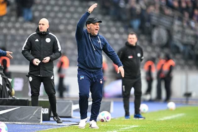 2. Bundesliga - Hertha BSC Berlin - VfL Osnabrück am 16.12.2023 im Olympiastadion in Berlin Trainer Pal Dardai (Hertha BSC Berlin) unzufrieden, enttäuscht, enttaeuscht, niedergeschlagen.