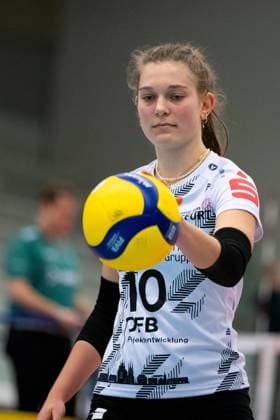 2. Bundesliga Frauen Pro: Schwarz-Weiss Erfurt vs. SSC Freisen; Erfurt; 16.12.2023 Pia Mohr ( 10; Schwarz-Weiss Erfurt) 2. Bundesliga Frauen Pro: Schwarz-Weiss Erfurt vs. SSC Freisen; Riethsporthalle Erfurt; 16.12.2023 Copyright: xBEAUTIFULxSPORTS Duehringx