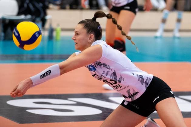 2. Bundesliga Frauen Pro: Schwarz-Weiss Erfurt vs. SSC Freisen; Erfurt; 16.12.2023 Lara Alyssa Darowski ( 13; Schwarz-Weiss Erfurt) 2. Bundesliga Frauen Pro: Schwarz-Weiss Erfurt vs. SSC Freisen; Riethsporthalle Erfurt; 16.12.2023 Copyright: xBEAUTIFULxSPORTS Duehringx