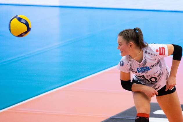 2. Bundesliga Frauen Pro: Schwarz-Weiss Erfurt vs. SSC Freisen; Erfurt; 16.12.2023 Pia Mohr ( 10; Schwarz-Weiss Erfurt) 2. Bundesliga Frauen Pro: Schwarz-Weiss Erfurt vs. SSC Freisen; Riethsporthalle Erfurt; 16.12.2023 Copyright: xBEAUTIFULxSPORTS Duehringx