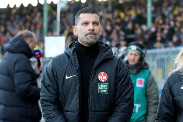 17.12.2023, xtgx, Fussball 2.Bundesliga, Eintracht Braunschweig - 1.FC Kaiserslautern emspor, v.l. Trainer Coach Dimitrios Grammozis (1. FC Kaiserslautern) (DFL DFB REGULATIONS PROHIBIT ANY USE OF PHOTOGRAPHS as IMAGE SEQUENCES and or QUASI-VIDEO) Braunschweig