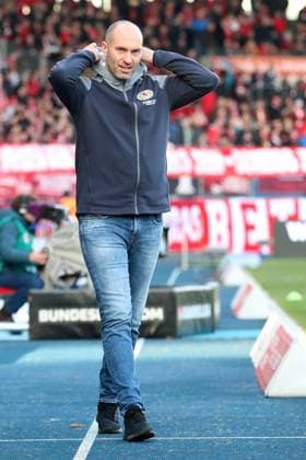 17.12.2023, xtgx, Fussball 2.Bundesliga, Eintracht Braunschweig - 1.FC Kaiserslautern emspor, v.l. Trainer Coach Daniel Scherning (Eintracht Braunschweig) (DFL DFB REGULATIONS PROHIBIT ANY USE OF PHOTOGRAPHS as IMAGE SEQUENCES and or QUASI-VIDEO) Braunschweig