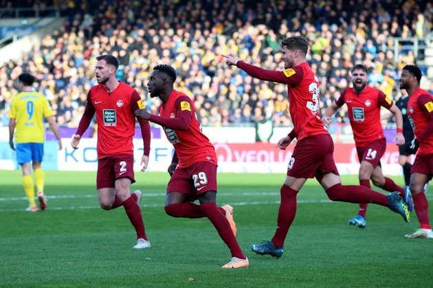 17.12.2023, xtgx, Fussball 2.Bundesliga, Eintracht Braunschweig - 1.FC Kaiserslautern emspor, v.l. Torjubel nach dem Eigentor zum celebrating the goal celebrate durch Ermin Bicakic (Eintracht Braunschweig) Jan Elvedi (1. FC Kaiserslautern) (DFL DFB REGULATIONS PROHIBIT ANY USE OF PHOTOGRAPHS as IMAGE SEQUENCES and or QUASI-VIDEO) Braunschweig