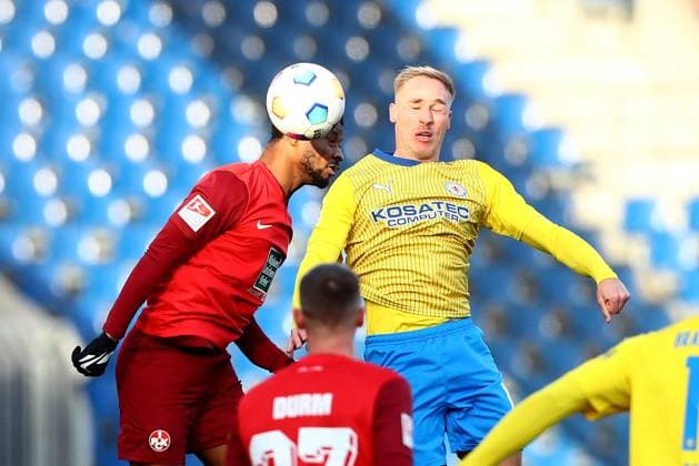 17.12.2023, xtgx, Fussball 2.Bundesliga, Eintracht Braunschweig - 1.FC Kaiserslautern emspor, v.l. Terrence Boyd (1. FC Kaiserslautern) Florian Krueger Krüger (Eintracht Braunschweig) Zweikampf, Aktion, action, battle for the ball (DFL DFB REGULATIONS PROHIBIT ANY USE OF PHOTOGRAPHS as IMAGE SEQUENCES and or QUASI-VIDEO) Braunschweig