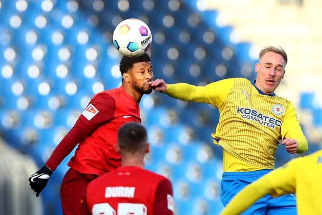 17.12.2023, xtgx, Fussball 2.Bundesliga, Eintracht Braunschweig - 1.FC Kaiserslautern emspor, v.l. Terrence Boyd (1. FC Kaiserslautern) Florian Krueger Krüger (Eintracht Braunschweig) Zweikampf, Aktion, action, battle for the ball (DFL DFB REGULATIONS PROHIBIT ANY USE OF PHOTOGRAPHS as IMAGE SEQUENCES and or QUASI-VIDEO) Braunschweig