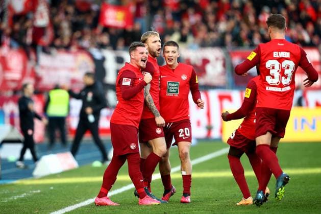 17.12.2023, xtgx, Fussball 2.Bundesliga, Eintracht Braunschweig - 1.FC Kaiserslautern emspor, v.l. Torjubel nach dem Eigentor zum celebrating the goal celebrate durch Robin Krauße Krausse (Eintracht Braunschweig) (DFL DFB REGULATIONS PROHIBIT ANY USE OF PHOTOGRAPHS as IMAGE SEQUENCES and or QUASI-VIDEO) Braunschweig