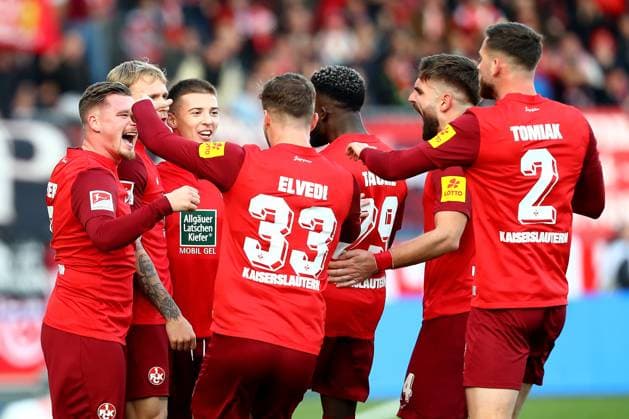 17.12.2023, xtgx, Fussball 2.Bundesliga, Eintracht Braunschweig - 1.FC Kaiserslautern emspor, v.l. Torjubel nach dem Eigentor zum celebrating the goal celebrate durch Robin Krauße Krausse (Eintracht Braunschweig) (DFL DFB REGULATIONS PROHIBIT ANY USE OF PHOTOGRAPHS as IMAGE SEQUENCES and or QUASI-VIDEO) Braunschweig