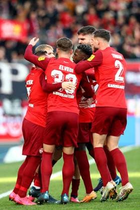 17.12.2023, xtgx, Fussball 2.Bundesliga, Eintracht Braunschweig - 1.FC Kaiserslautern emspor, v.l. Torjubel nach dem Eigentor zum celebrating the goal celebrate durch Robin Krauße Krausse (Eintracht Braunschweig) (DFL DFB REGULATIONS PROHIBIT ANY USE OF PHOTOGRAPHS as IMAGE SEQUENCES and or QUASI-VIDEO) Braunschweig