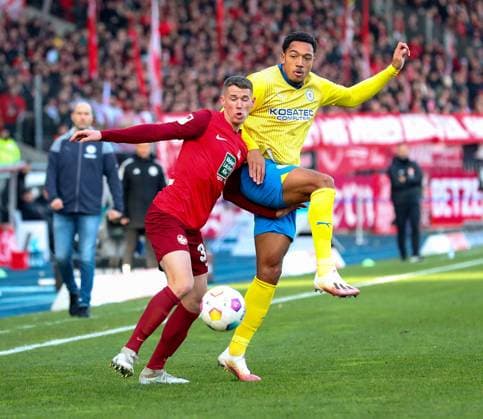 Braunschweig vs. Kaiserslautern, 2. BL Braunschweig, 17.12.2023, FUßBALL - Eintracht Braunschweig vs. 1. FC Kaiserslautern, 2. BL, Saison 2023 24. Erik Drum (1. FC Kaiserslautern) Braunschweig