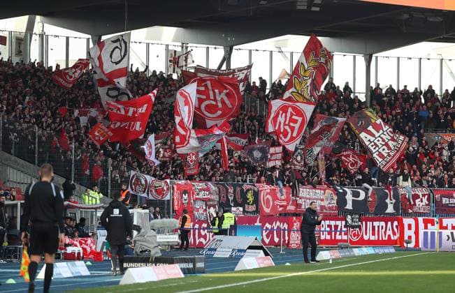 Braunschweig vs. Kaiserslautern, 2. BL Braunschweig, 17.12.2023, FUßBALL - Eintracht Braunschweig vs. 1. FC Kaiserslautern, 2. BL, Saison 2023 24. 1. FCK Fans Braunschweig