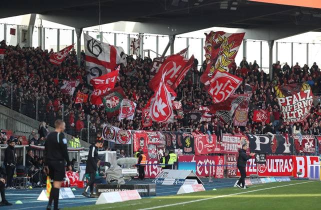 Braunschweig vs. Kaiserslautern, 2. BL Braunschweig, 17.12.2023, FUßBALL - Eintracht Braunschweig vs. 1. FC Kaiserslautern, 2. BL, Saison 2023 24. 1. FCK Fans Braunschweig